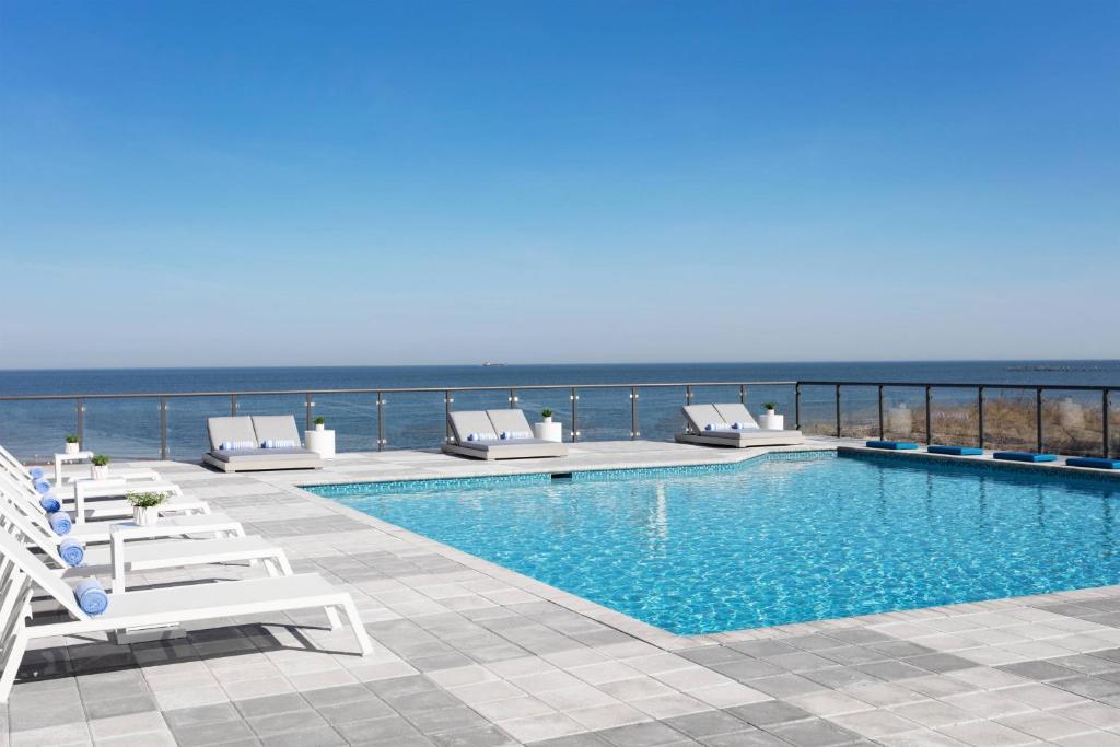 Delta Hotels by Marriott Virginia Beach Bayfront Suites
