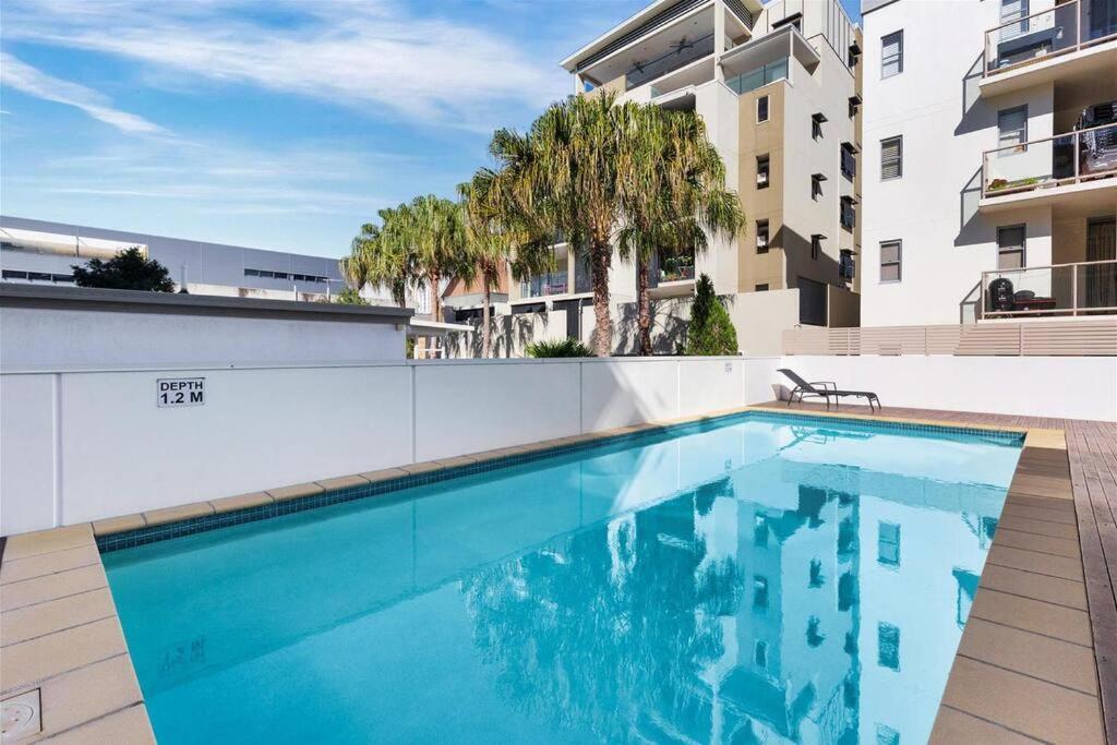 South Brisbane two beds two baths one parking