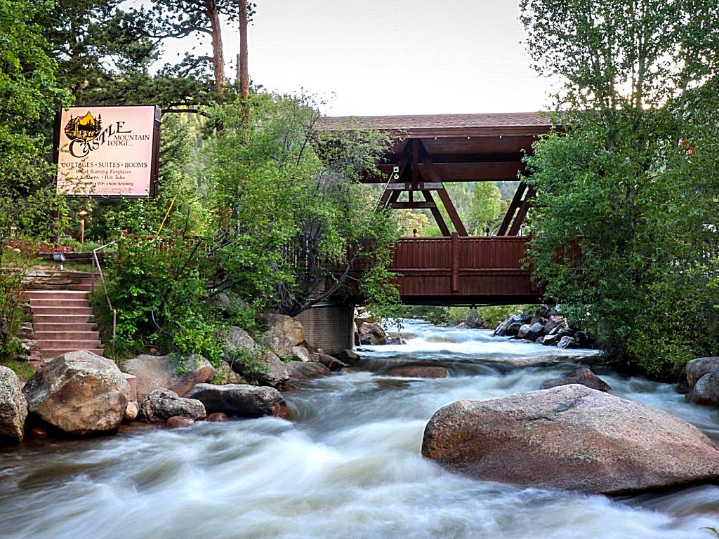 Castle Mountain Lodge