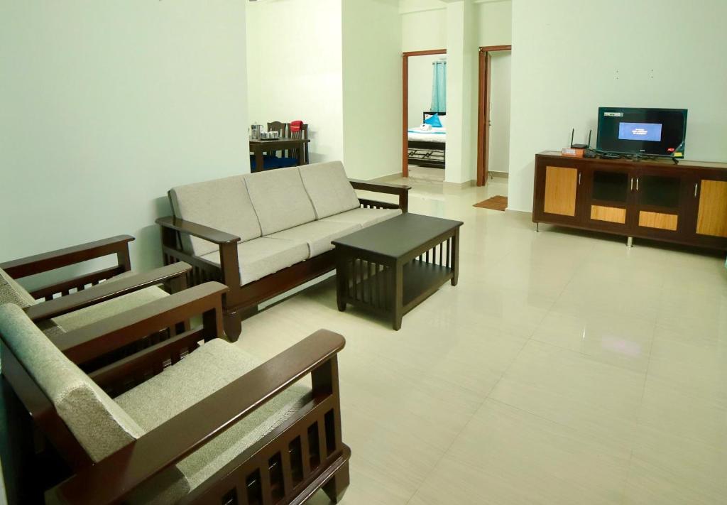 TrueLife Homestays - SRS Residency - 2BHK AC apartments for families visiting Tirupati Temple - Fast WiFi, Kitchen, Android TV - Walk to PS4 Pure Veg Restaurant, Mayabazar Super Market - Easy access to Airport, Railway Station, All Temples