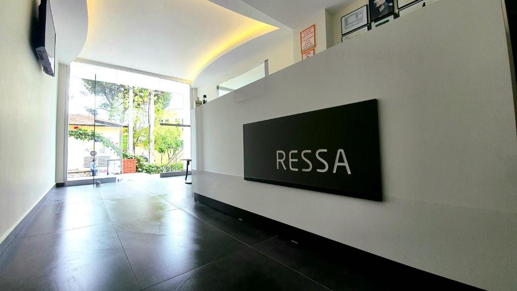 Ressa Apart