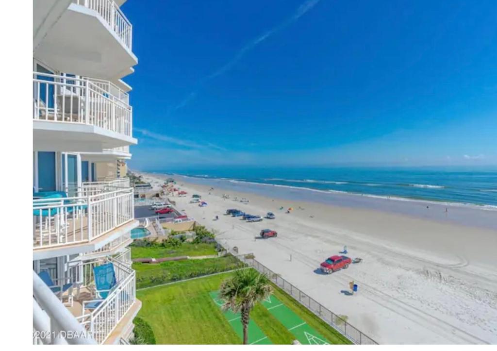 Beach Oasis 704 Lovely Daytona ocean front for 5 sleeps up to 12