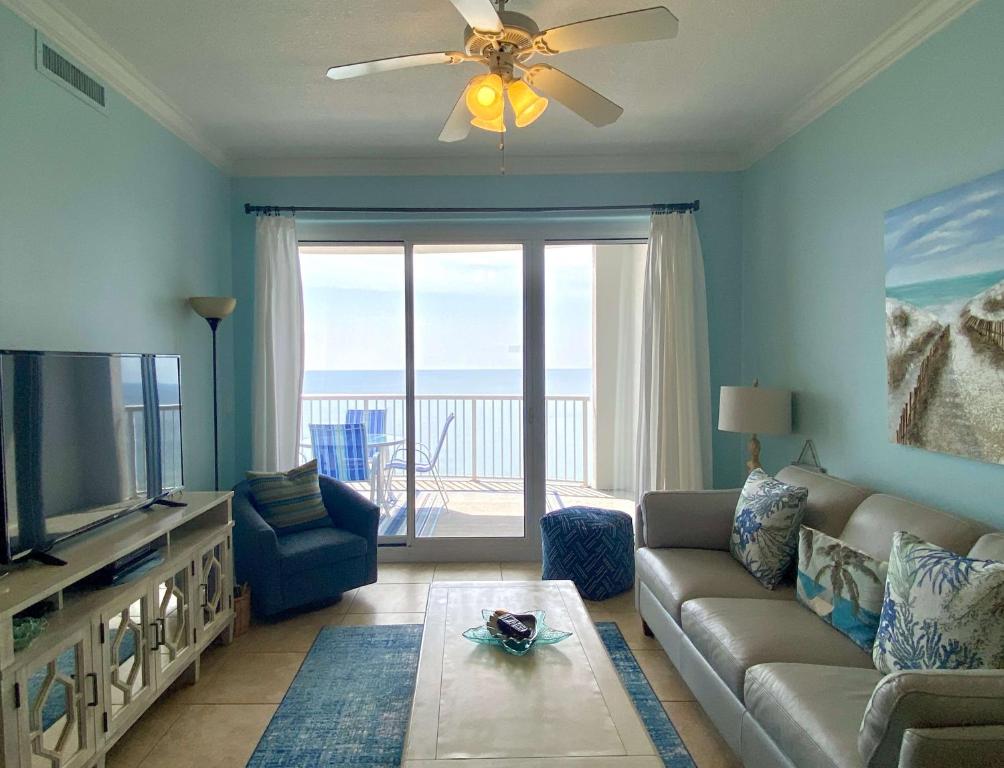 Island Royale P403 - Beautiful Beachfront Penthouse Level Condo!