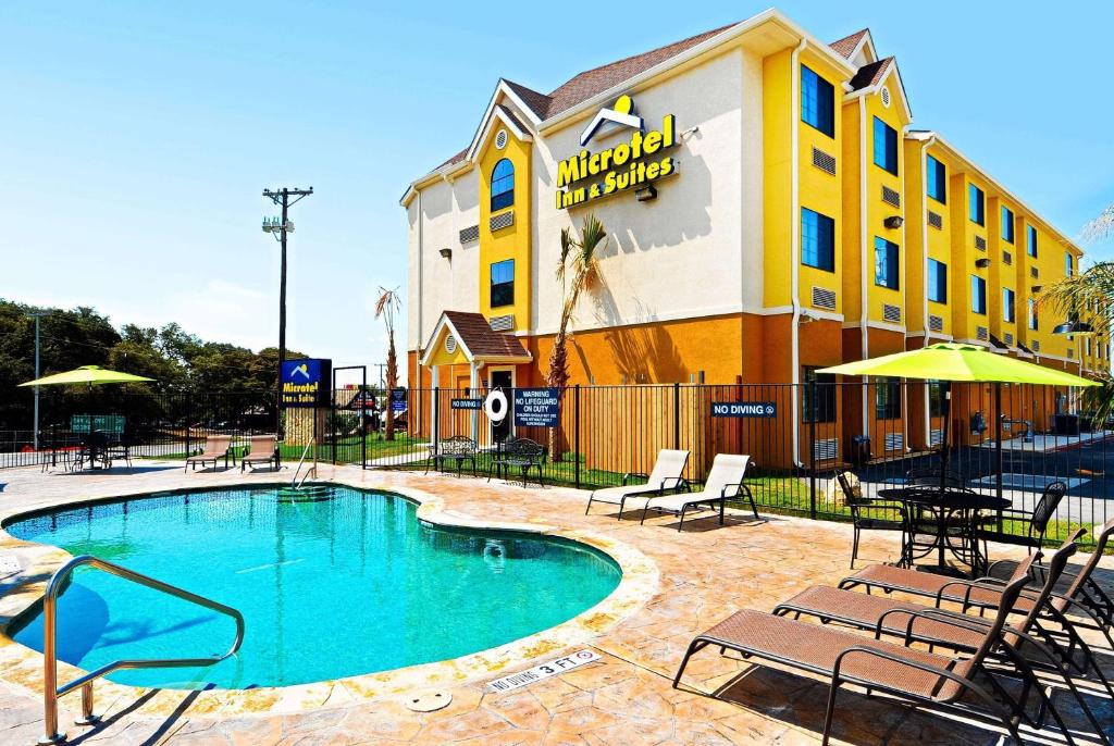 Microtel Inn & Suites by Wyndham New Braunfels I-35