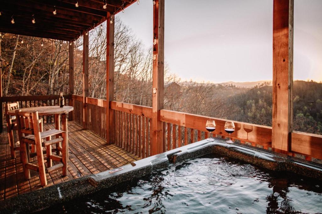 Expansive Mountain Views, Theater, Games, Hot Tub, Relaxing porches