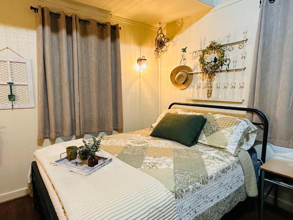 Acorn Hideaways Canton Unwind at Green Gables Suite for up to 3