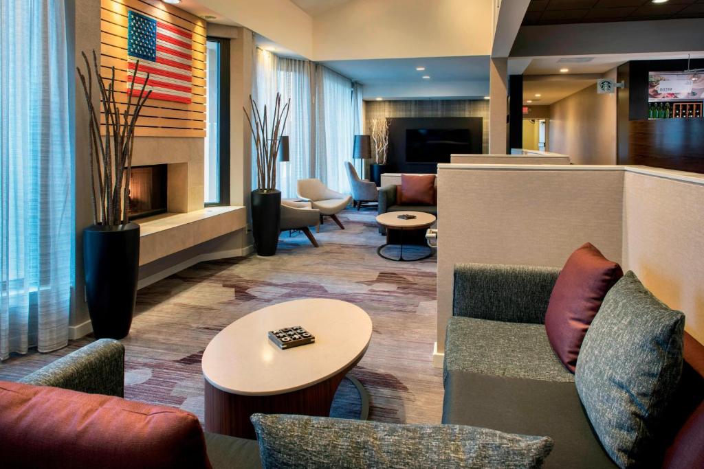 Courtyard by Marriott Chicago Waukegan / Gurnee