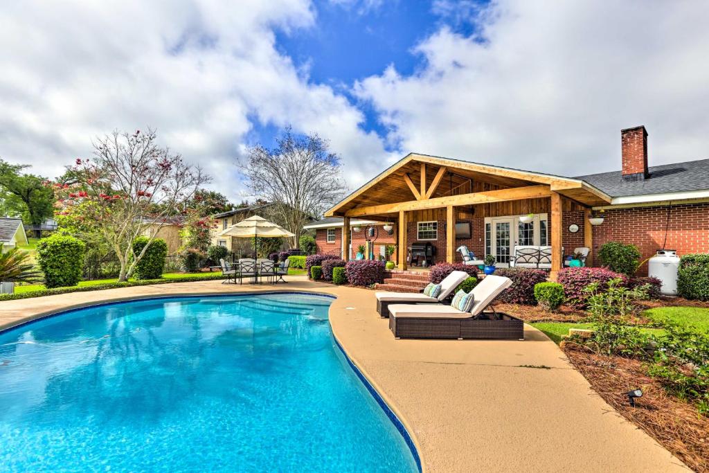 Sunny Florida Abode - Patio, Pool, and Fire Pit