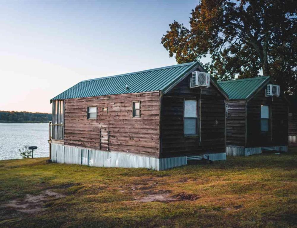 Lakefront Cedar Cabin - 6