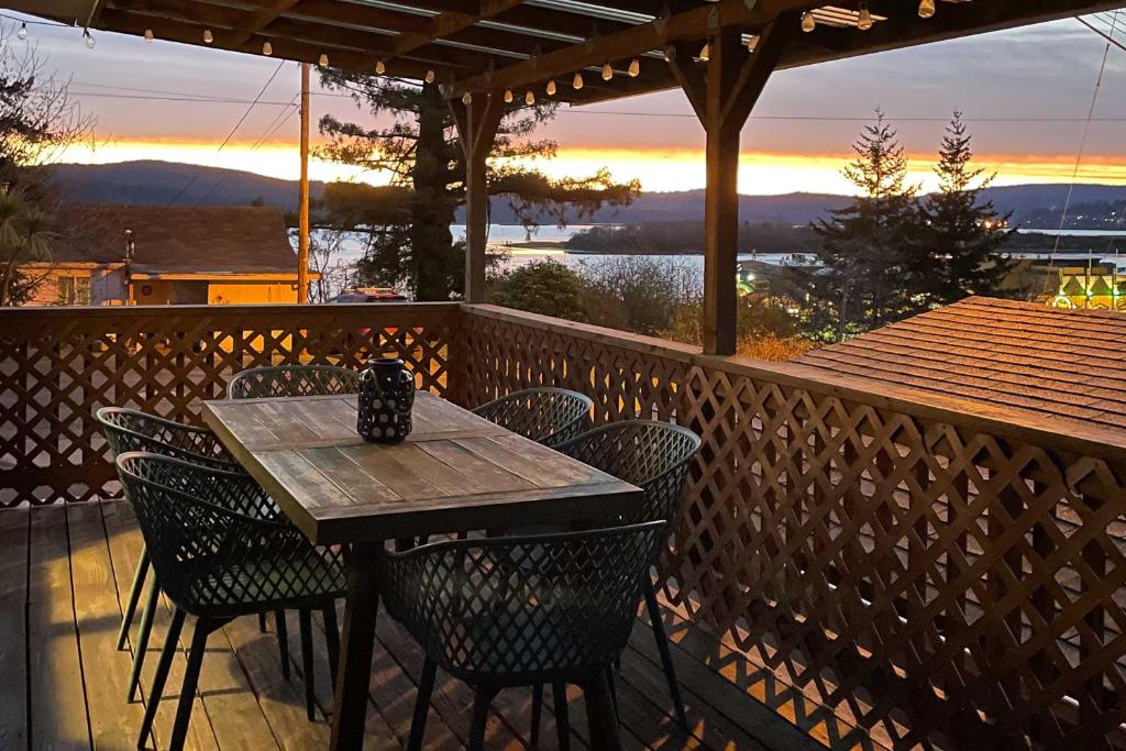 Pet-Friendly North Bend Home with Bay Views!