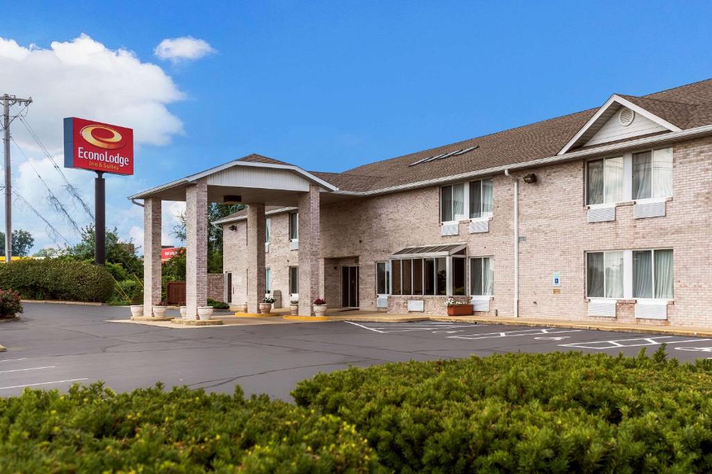 Econo Lodge Inn & Suites