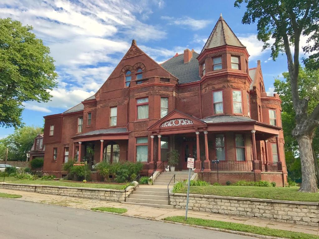 Vineyard Mansion Carriage House