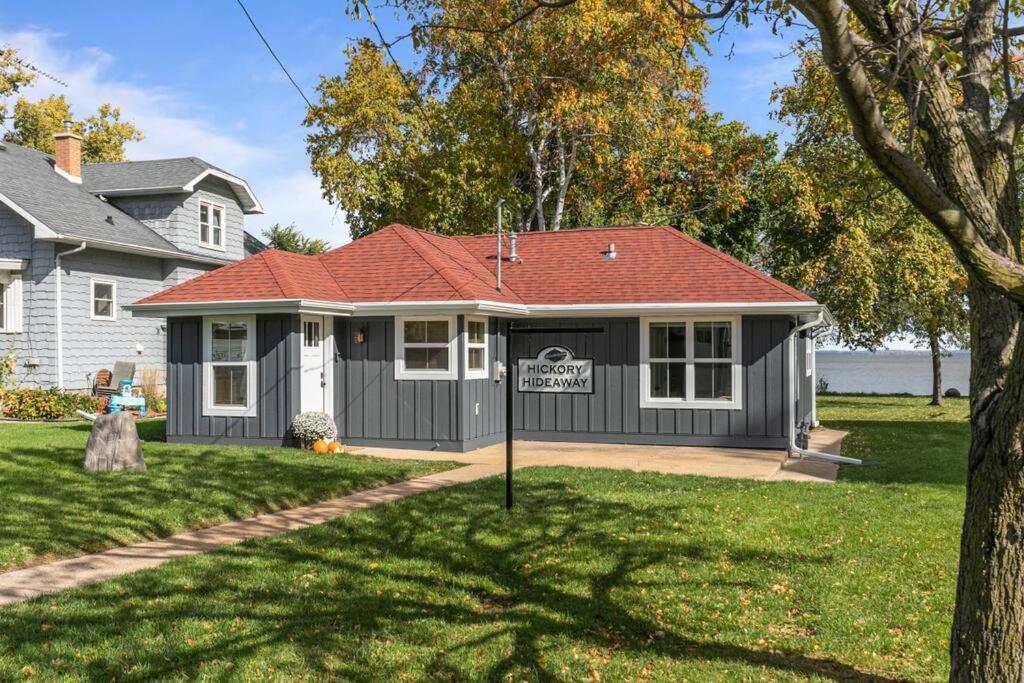 Hickory Hideaway- Dock on Lake Winnebago