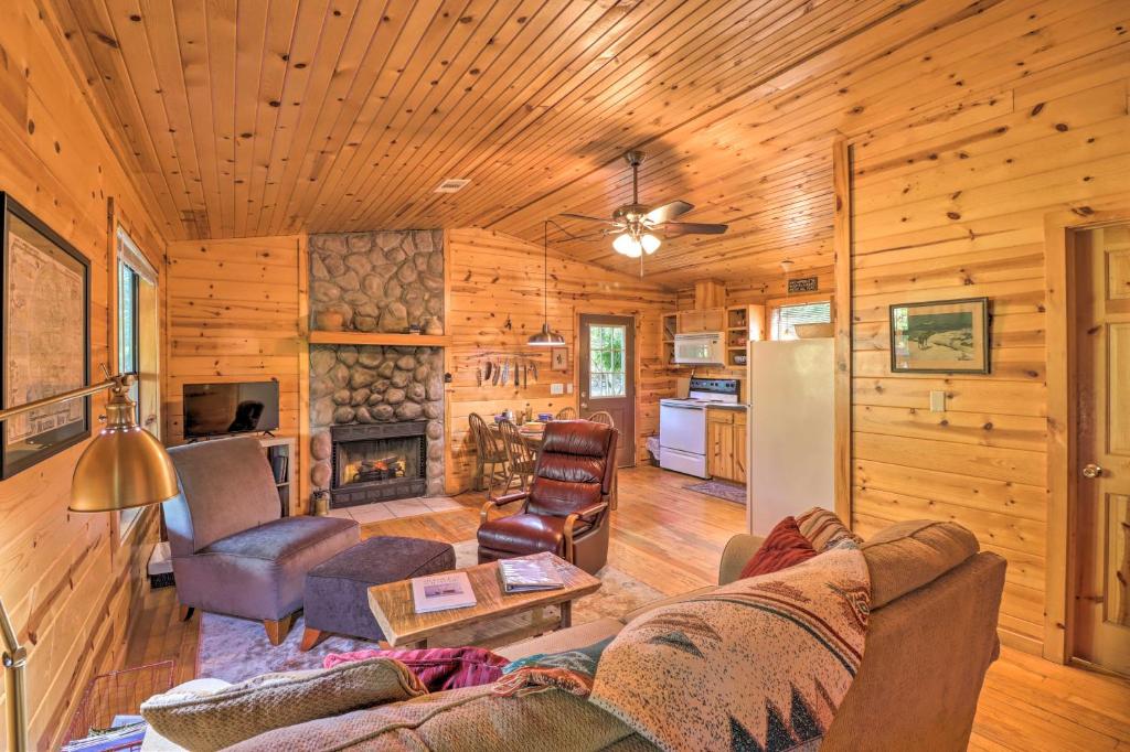 Mountain View Cabin with Wraparound Deck!