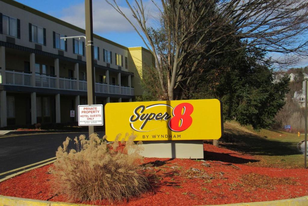 Super 8 by Wyndham New Cumberland