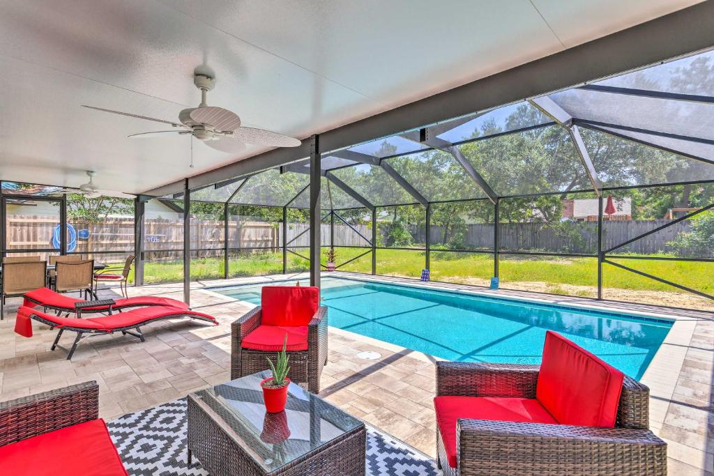 Family-Friendly Home with Pool 11 Mi to Destin