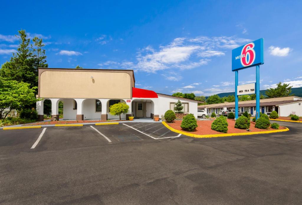 Motel 6-Salem, VA