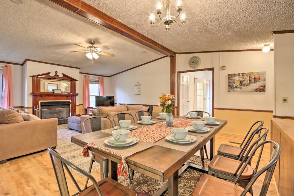 Family Apartment with Fireplace and Front Porch!