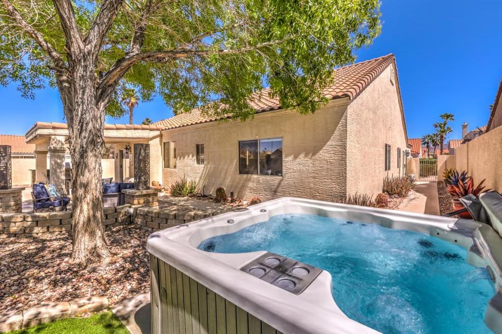 Family Fun for Everyone in Las Vegas- 4 Bedrooms, Billiards, Game Room