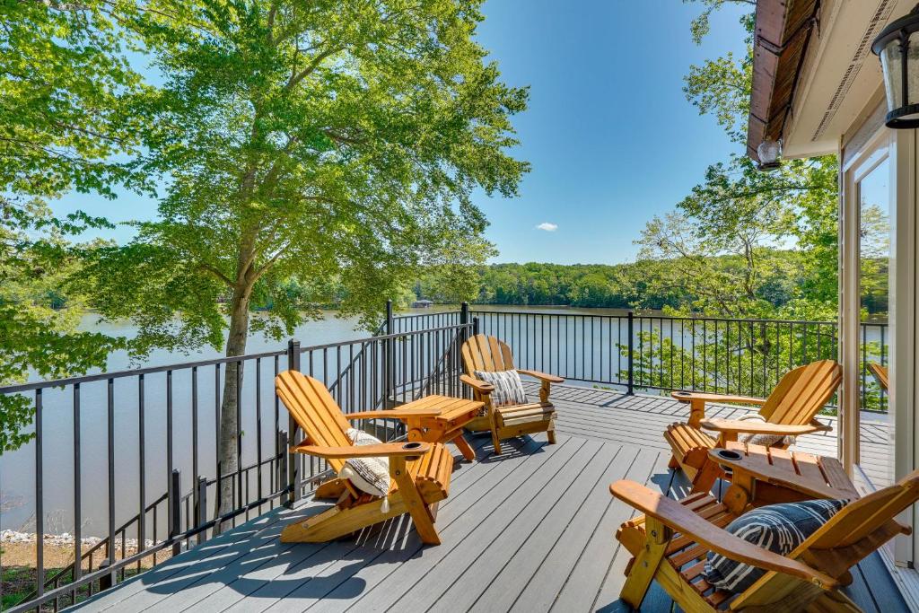 Lakefront Vacation Rental with Views and Hot Tub!