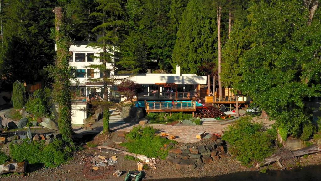 Ozarks Luxurious Lakeside Villa at Harrison Lake