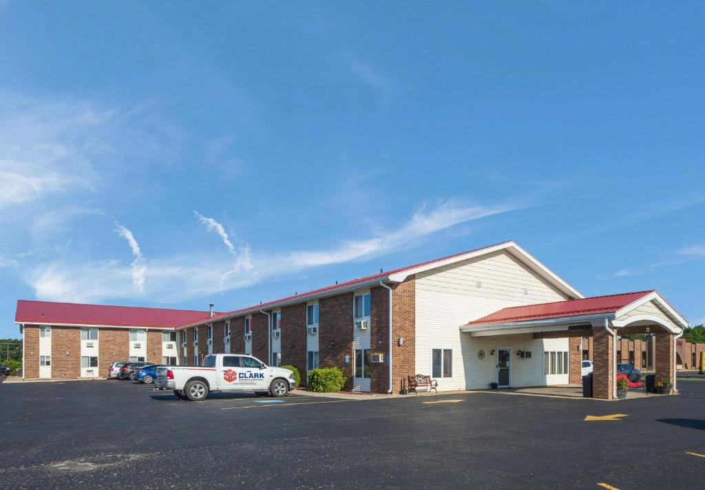 Econo Lodge Inn & Suites